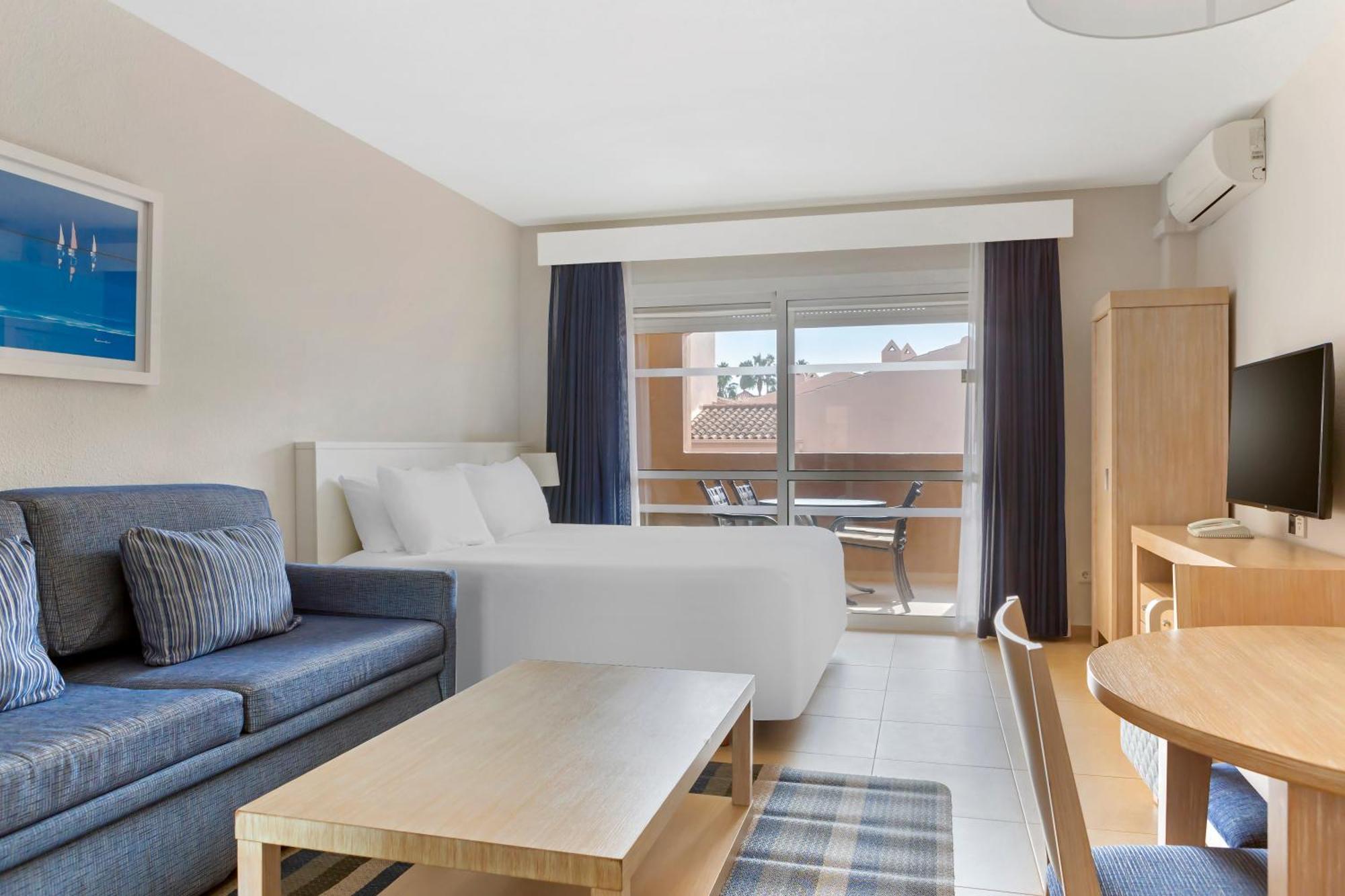 Amigos Club Aparthotel