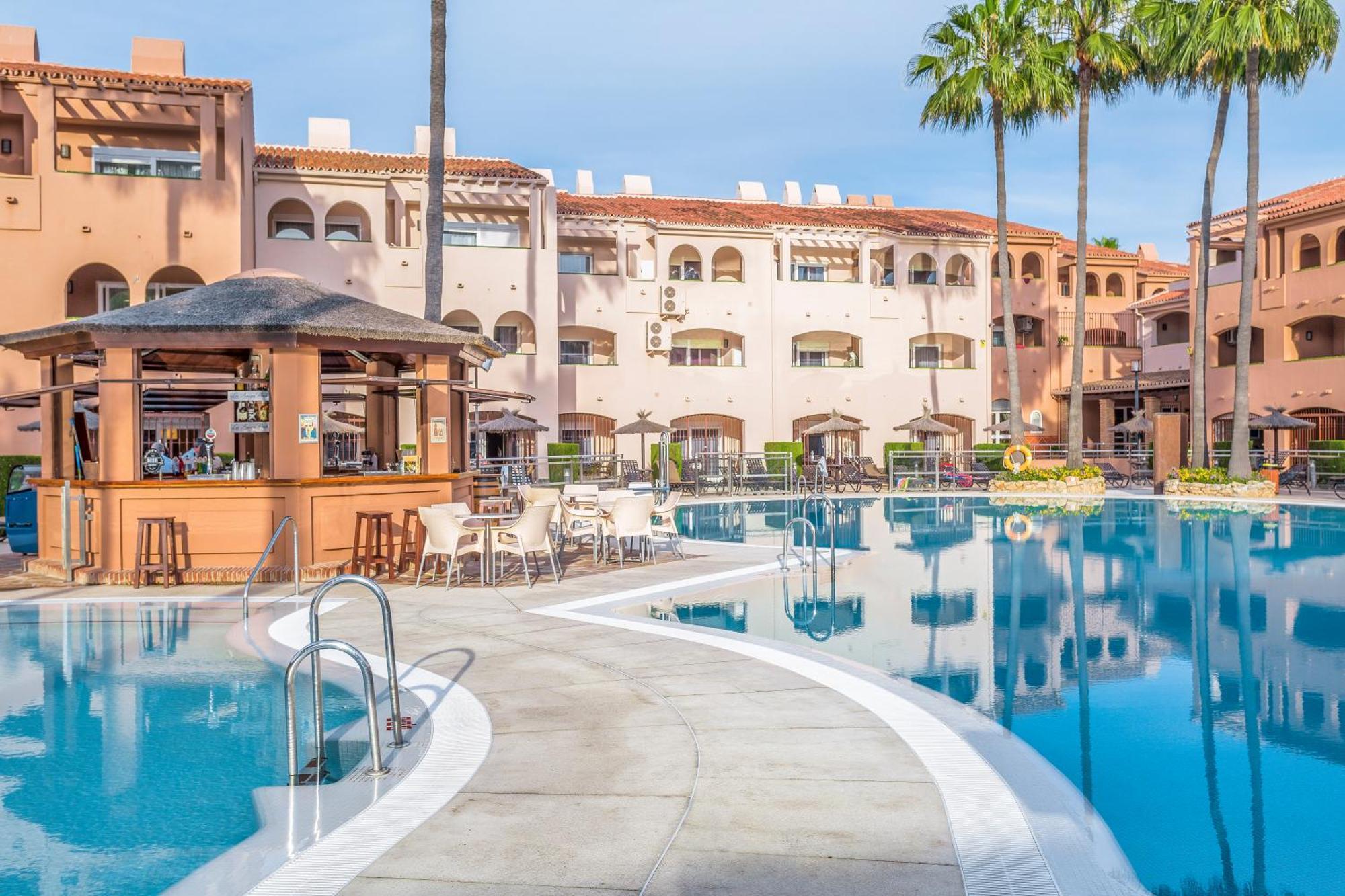 Apartahotel Los Amigos Beach Club 3*